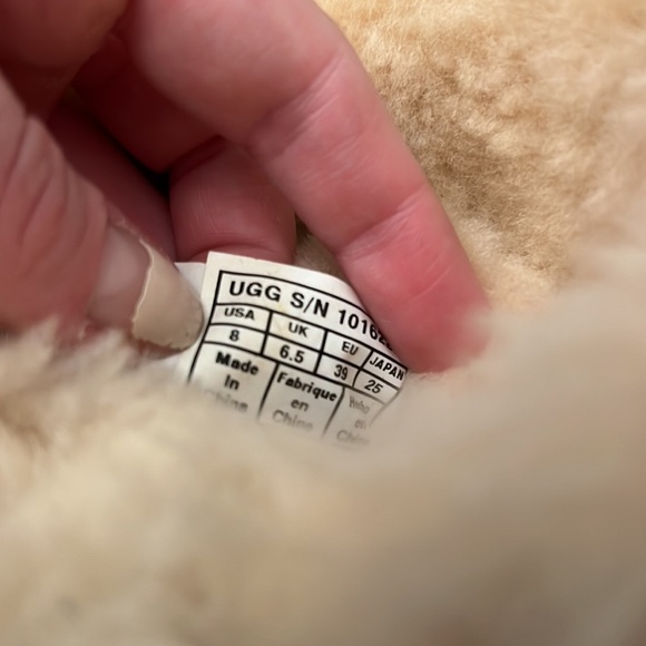 Uggs - Picture 6 of 7